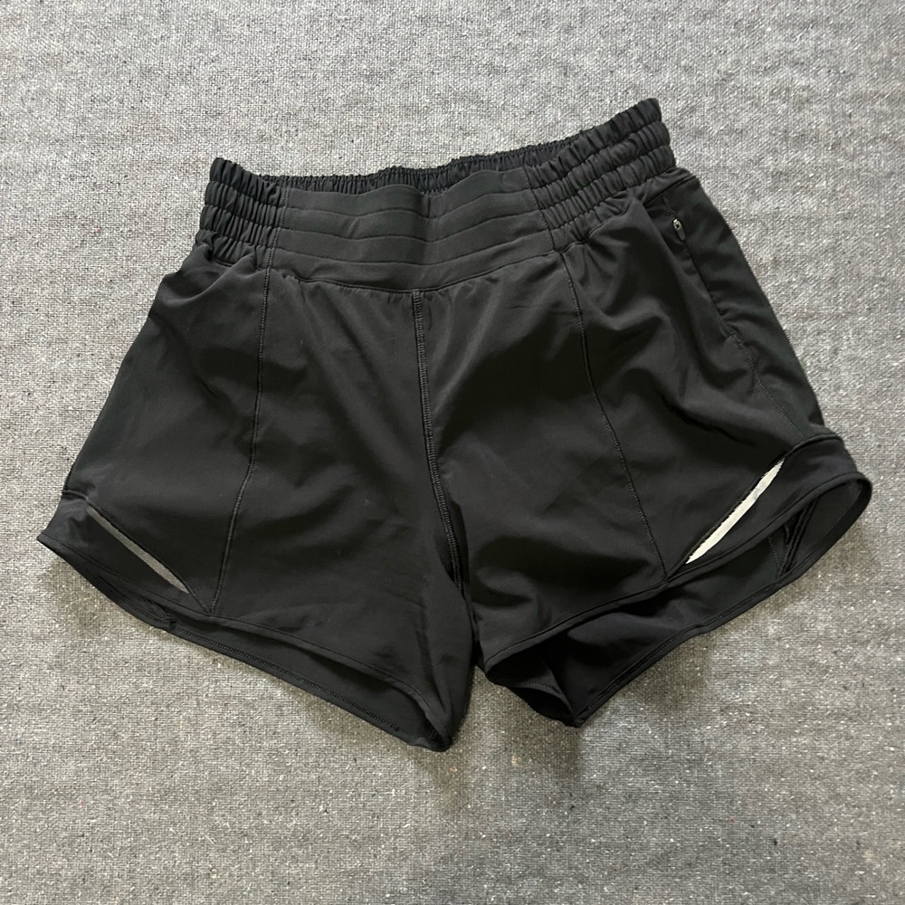 NWOT hotty hot high rise 4in short